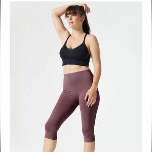 Blanqi Hipster Support Capri Leggings